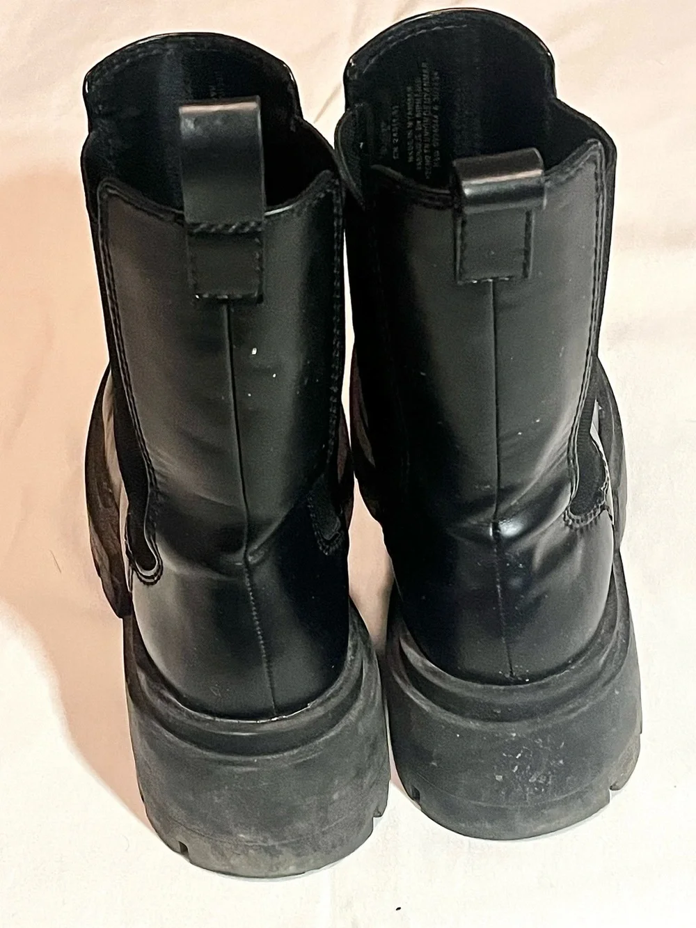 H&M women’s black leather pull-on ankle boots